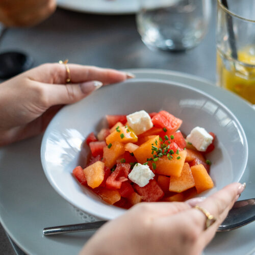 Salade d'été avec des produits frais et de saison au Café du Théâtre Orléans
