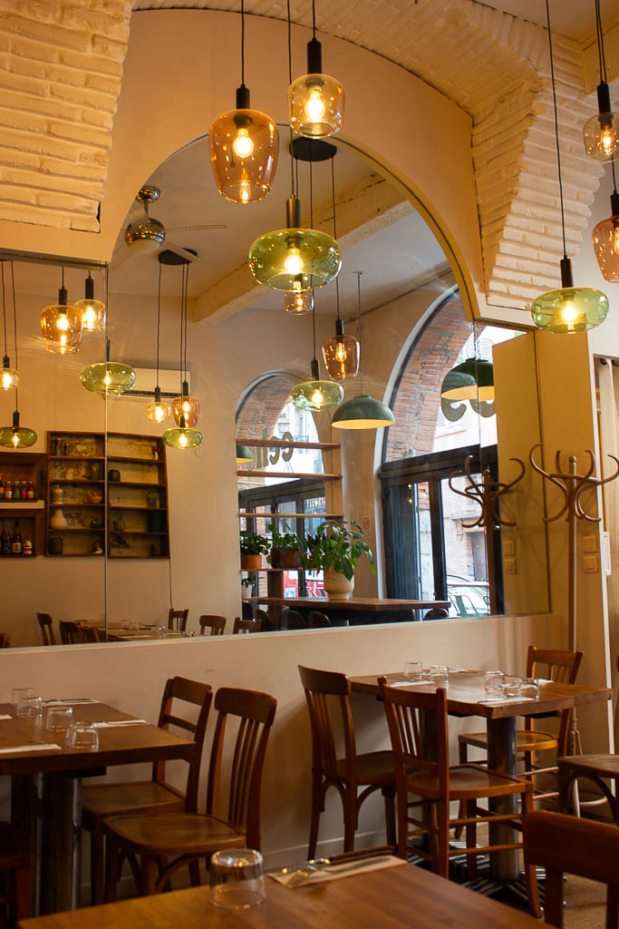miroir salle tables en bois Echo quartier carmes a toulouse