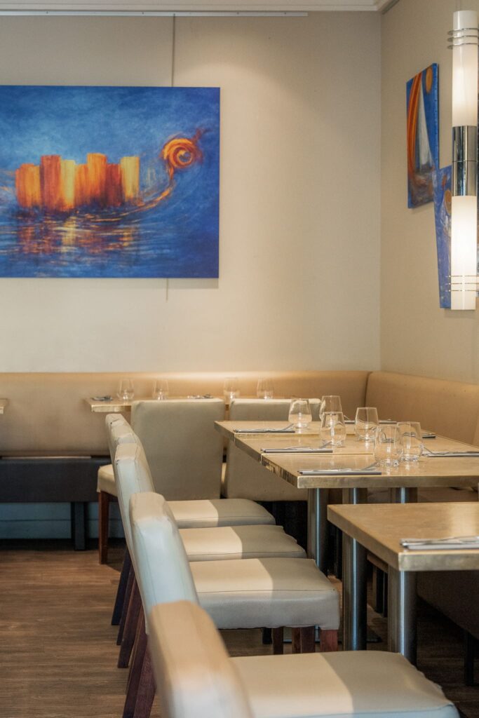 La salle intérieur de la brasserie La Tramontane à Port-Vendres