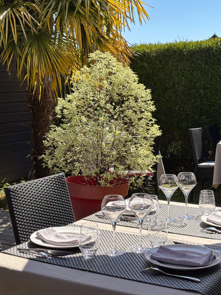 terrasse du restaurant rest'authentique à quincampoix près de rouen