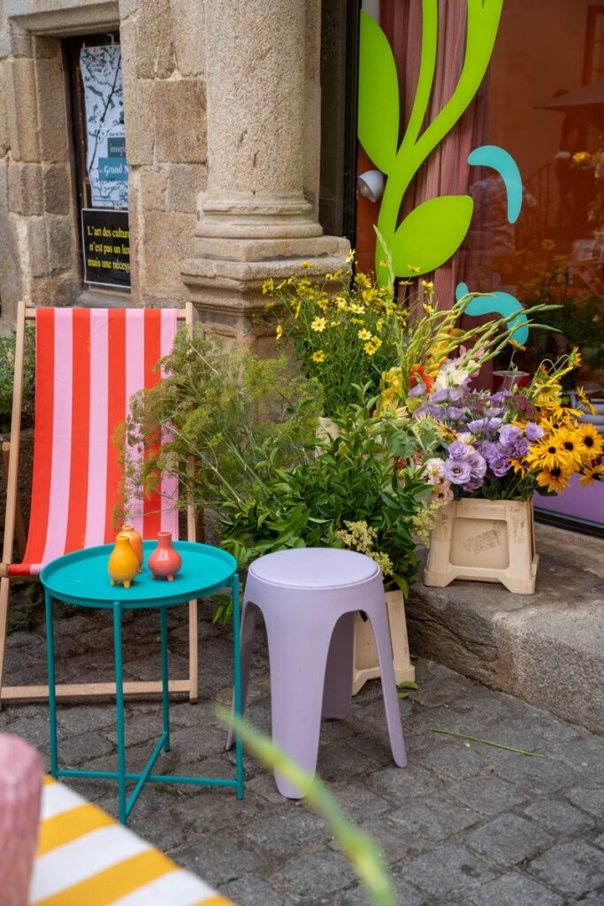 La terrasse de De Florette à Limoges dans la cours du temple, une fleuriste engagée et éthique