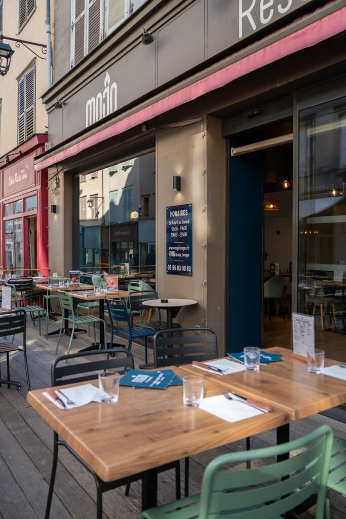 La terrasse du restaurant Mojo à Limoges, cuisine italienne