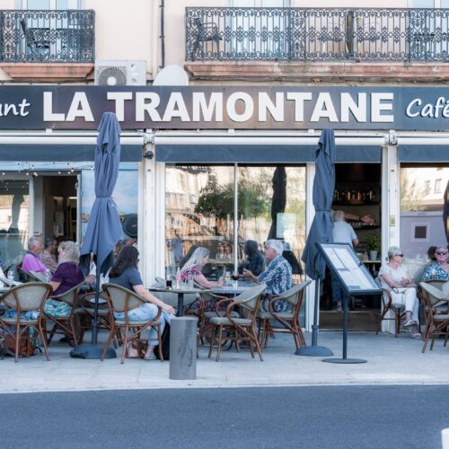La terrasse de la brasserie La Tramontane à Port-Vendres