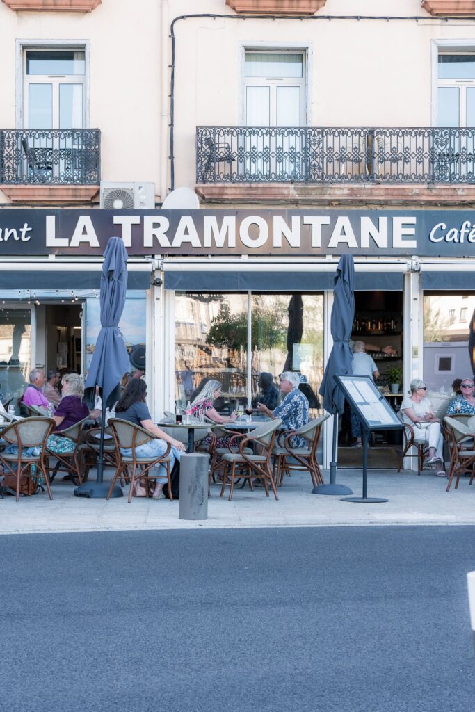 La terrasse de la brasserie La Tramontane à Port-Vendres