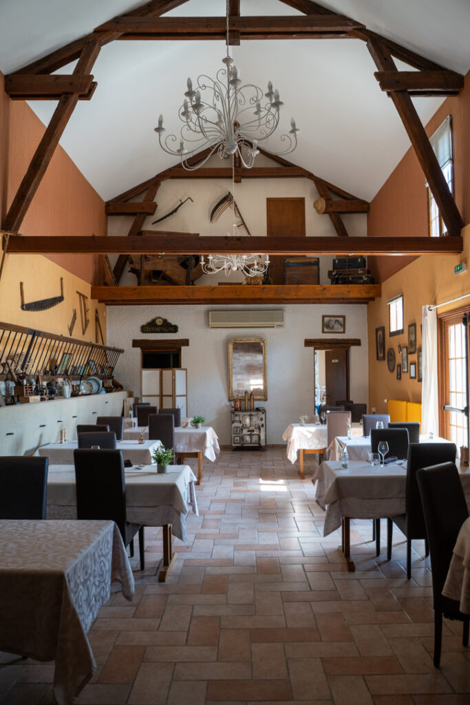 L'Auberge des Moissons est située à Matougues