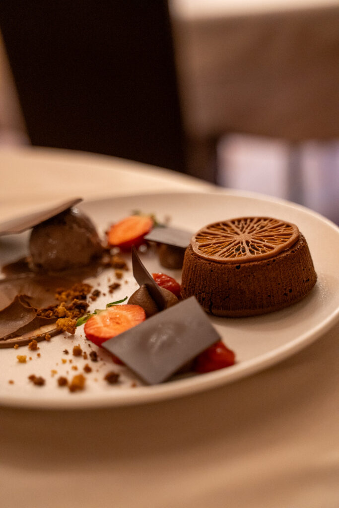 Le restaurant de L'Auberge des Moissons propose une cuisine raffinée