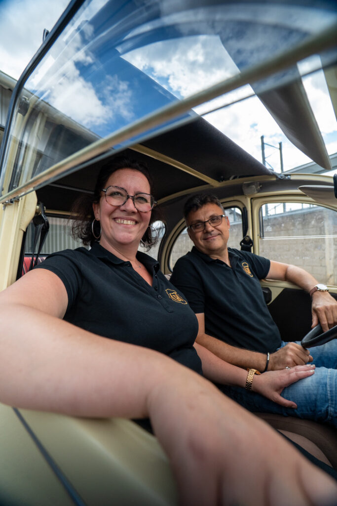 Magalie, Jérôme et leurs deux fils ont fondé Champagne Rétro Tour
