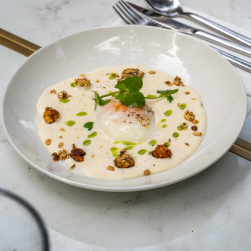 Oeuf parfait, crème de parmesan et granola