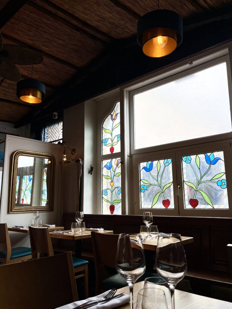 la chaumière-décoration salle intérieure