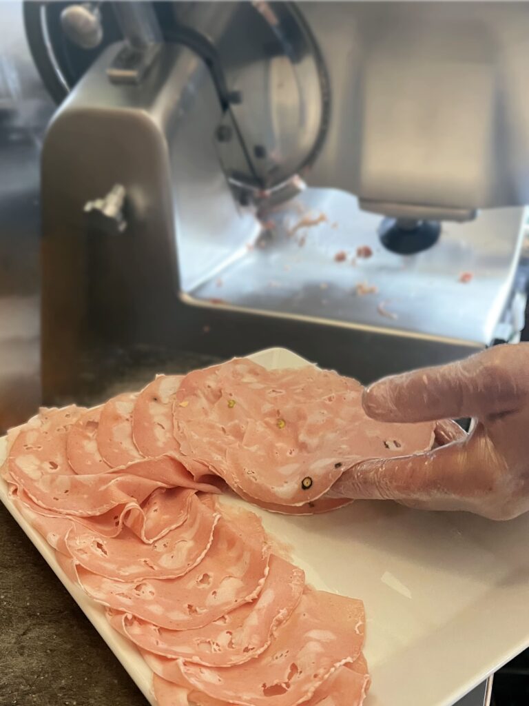 charcuterie tranchée sur place mortadelle casa ricci à Metz