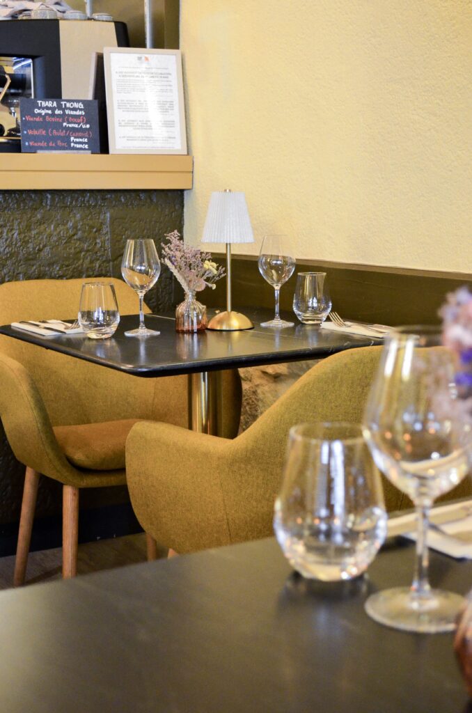 La décoration de la salle du restaurant Thara Thong à Tours