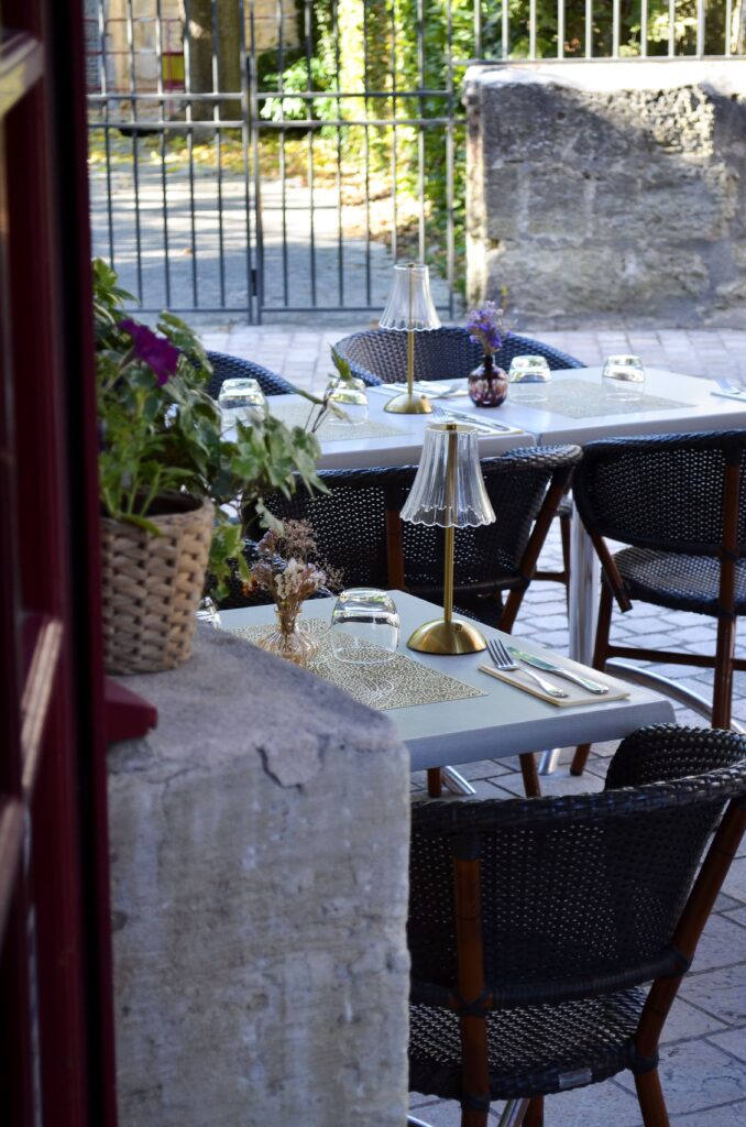 La terrasse du restaurant Thara Thong à Tours