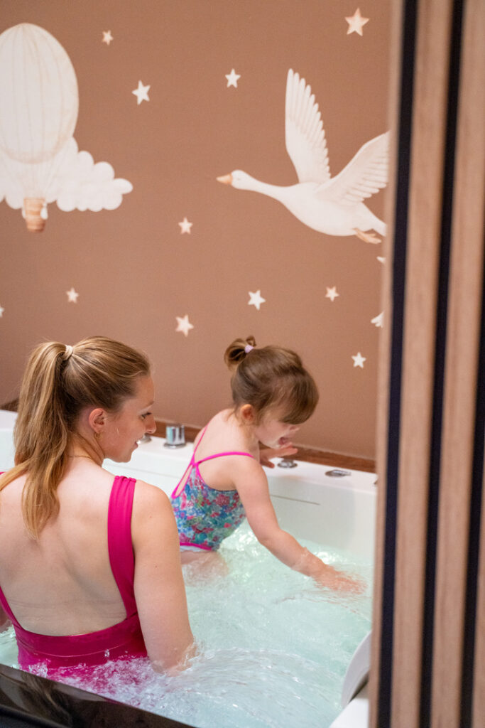Le Baby Spa comprend une balnéothérapie familiale