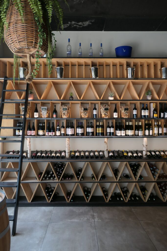 Cave à vin du restaurant d'ambiance Le Pestacle à La Teste-de-Buch.