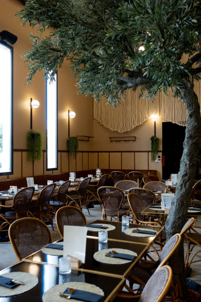 Salle du restaurant Le Bouillon d’Isno à Isneauville