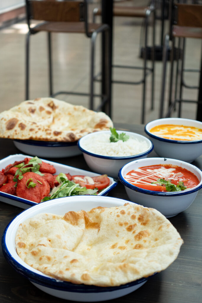plat de namaste corner indien dans le food court entrepôt food hall à rouen