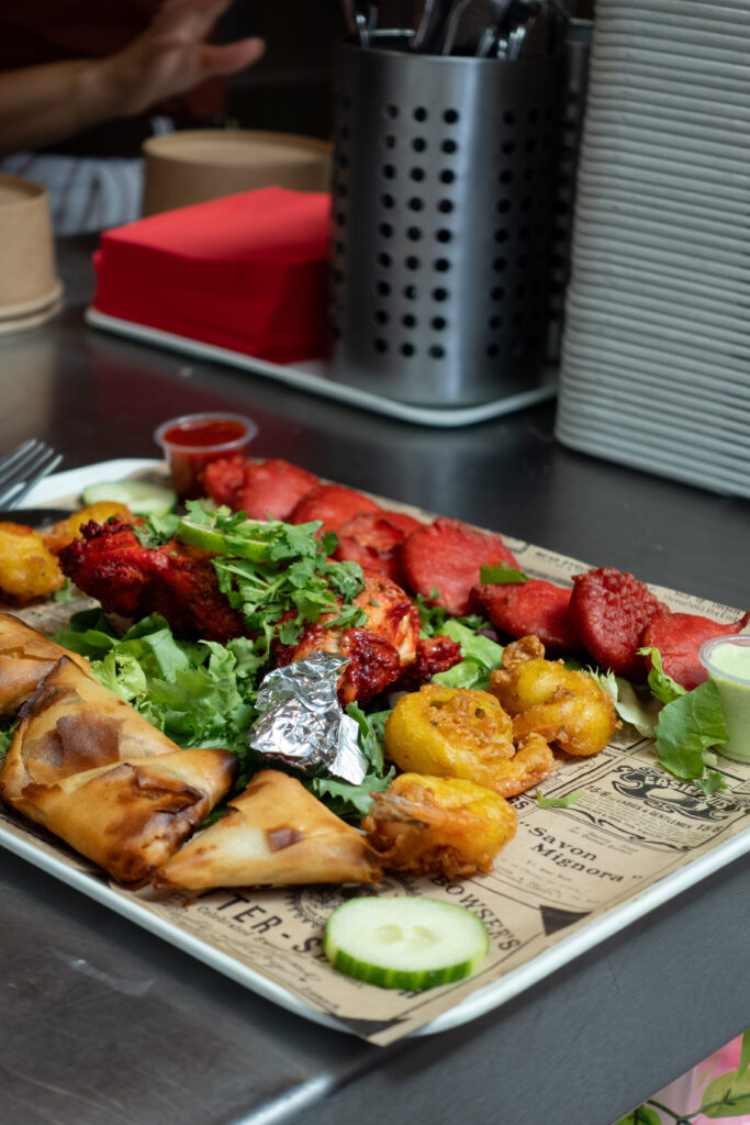 plat de namaste corner indien dans le food court entrepôt food hall à rouen