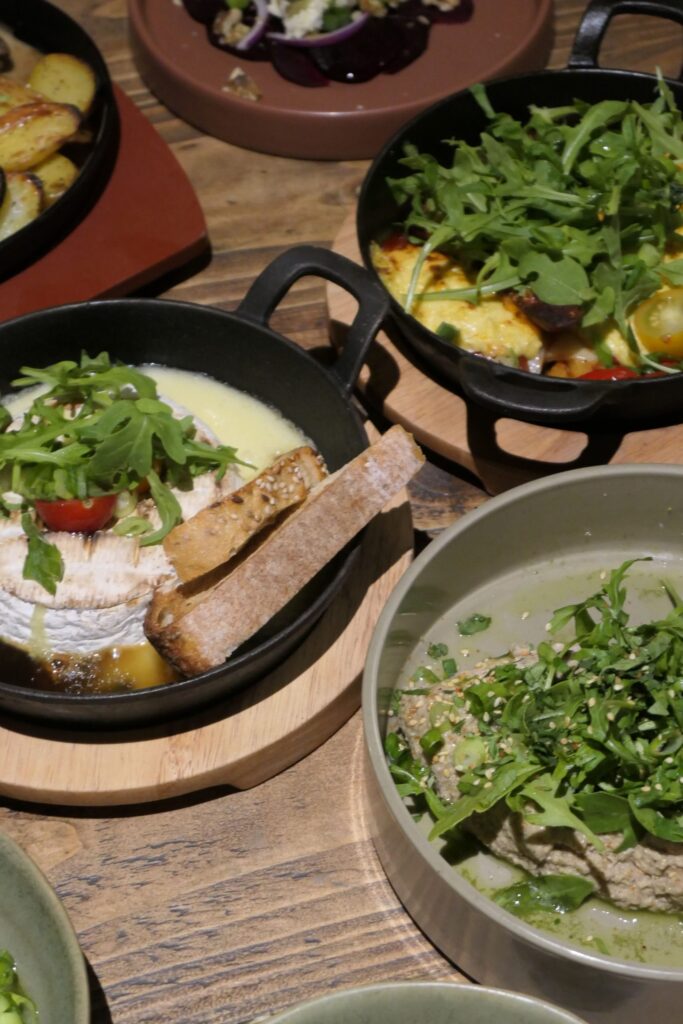 Finger food et plats à partager au restaurant d'ambiance Le Pestacle à La Teste-de-Buch.