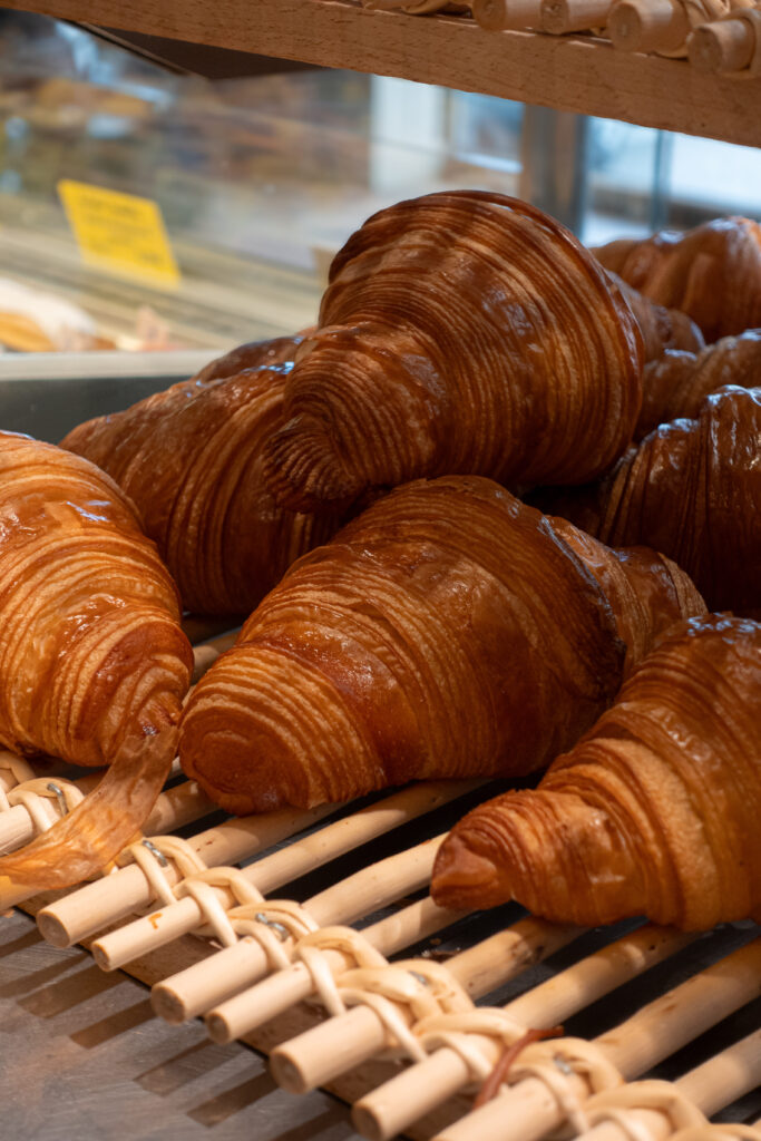 croissant de la boulangerie de l'artisan des co'pains à rouen