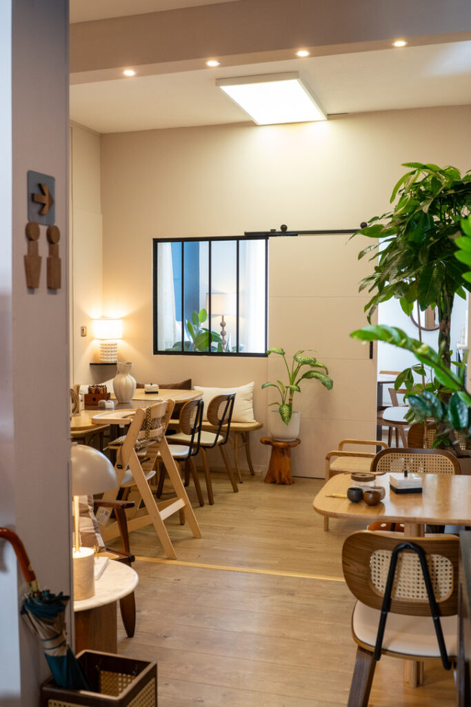 La décoration est jolie et raffinée