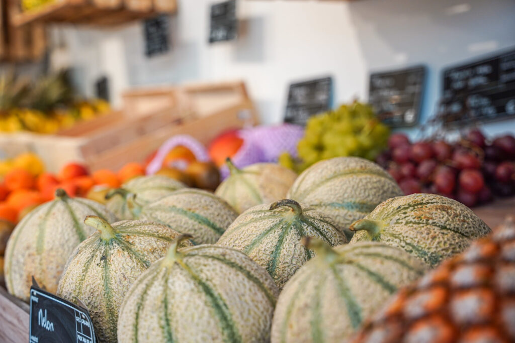 Melons de saison sur l'étal du primeur Les Saveurs d'Ann&Line