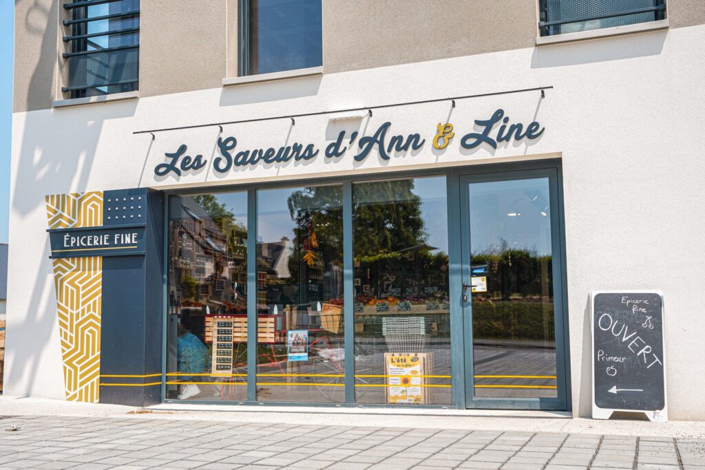 Devanture de l'épicerie fine Les Saveurs d'Ann&Line à Ploufragan