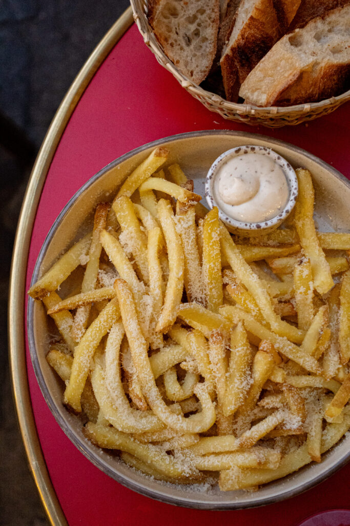 frites bar à vin jaja à rouen dans le quartier des antiquaires