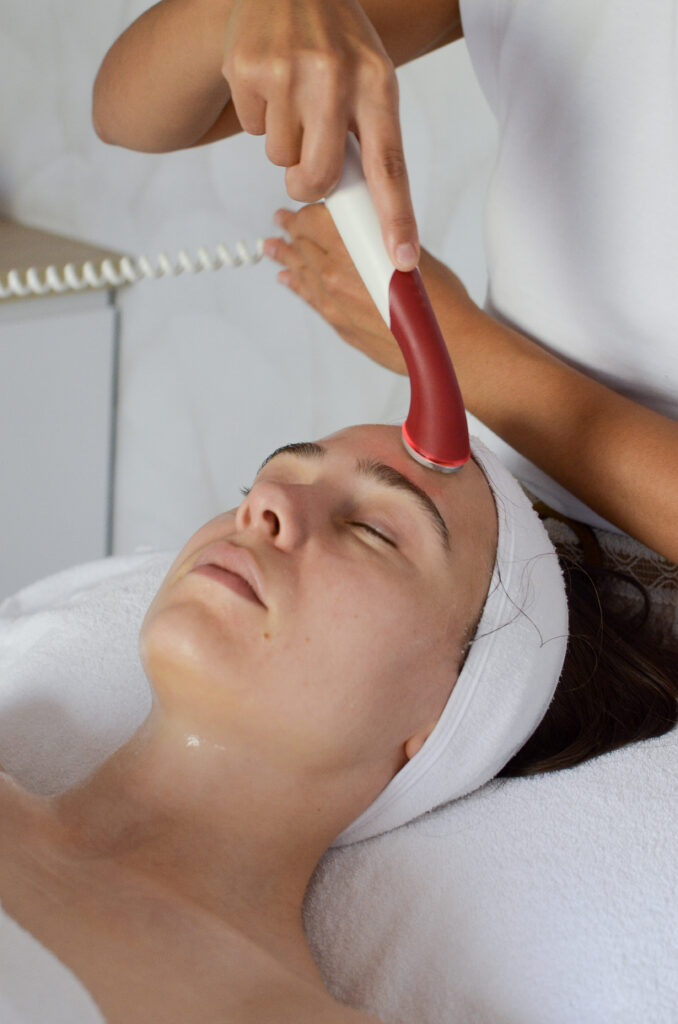 Un soin Guinot Hydradermie 1000 réalisé à l'institut Les Demoiselles à Mettray